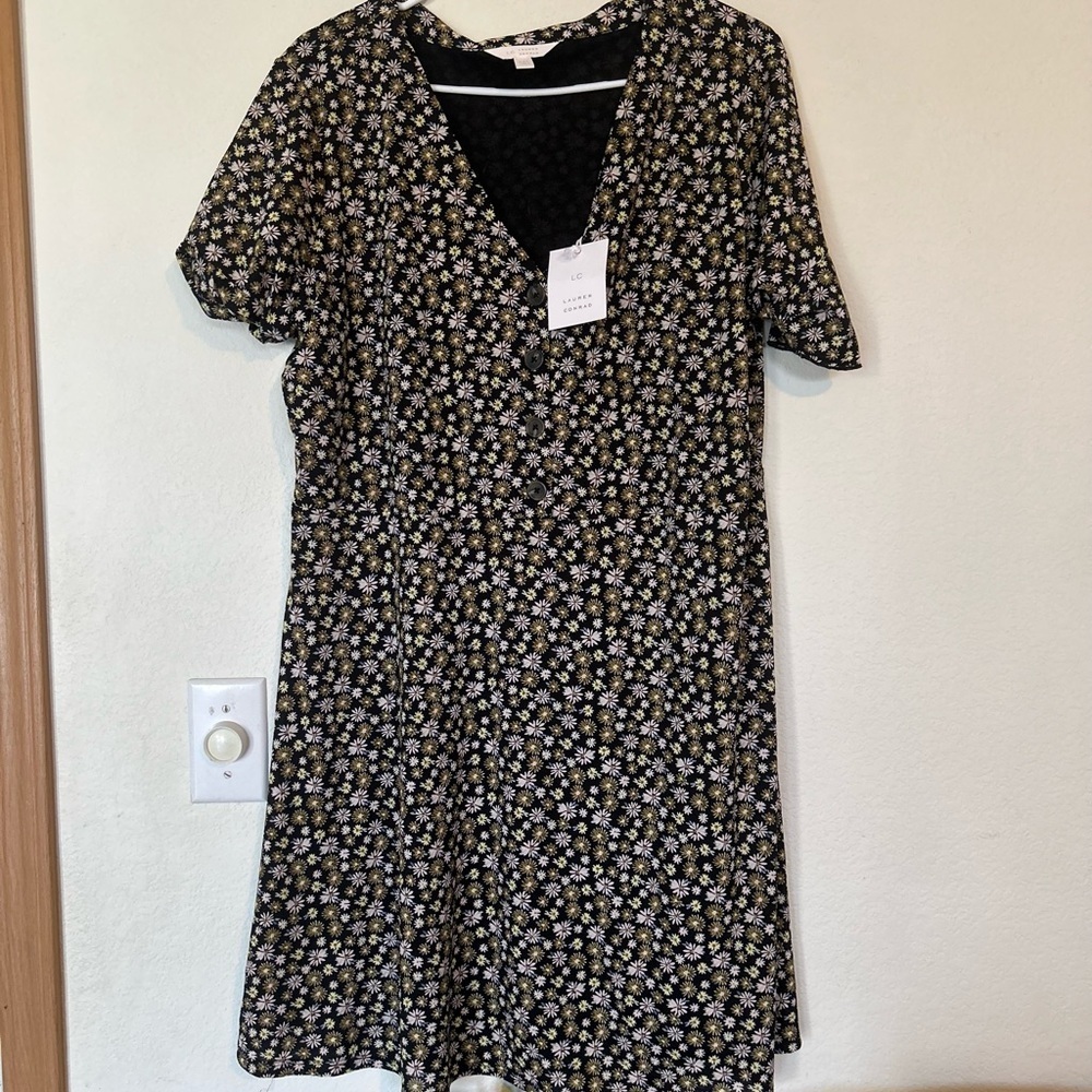 LC Lauren Conrad Black Floral Short-Sleeve V-Neck Dress
